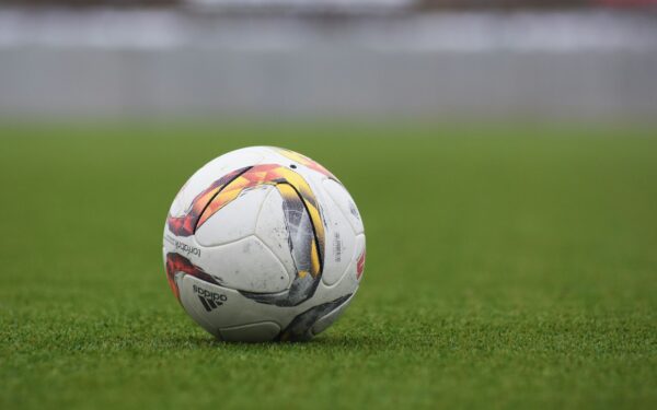 Daugiausia futbolo kamuolio palietimų pečiais