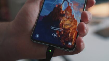 Nors telefono įkrovimas tapo kasdieniu procesu kaip dantų valymas, jis vis dar tebėra apipintas įvairiausiais mitais, paneigti pagrindiniai jų