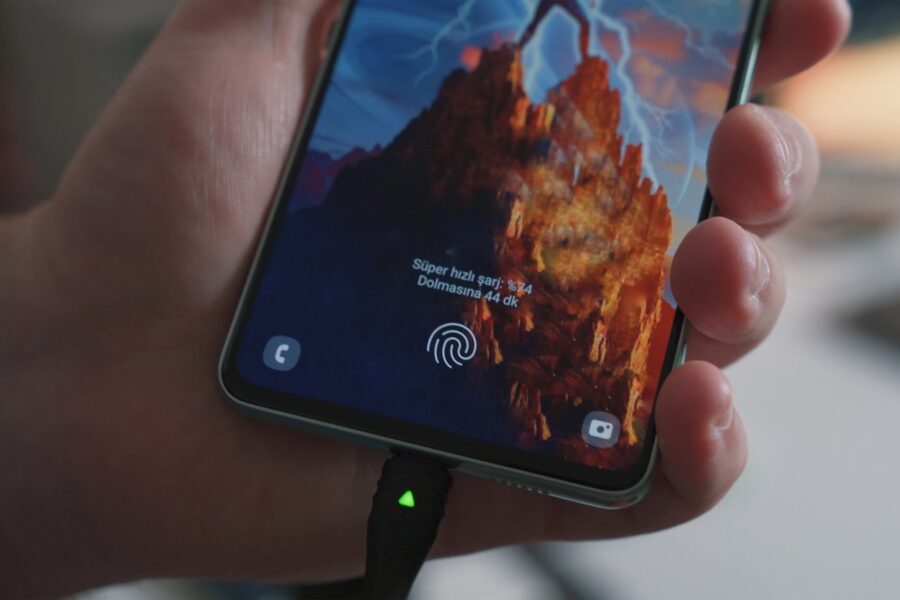 Nors telefono įkrovimas tapo kasdieniu procesu kaip dantų valymas, jis vis dar tebėra apipintas įvairiausiais mitais, paneigti pagrindiniai jų