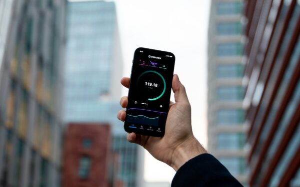 Jums tikrai nereikia aliuminio kepurėlių: ekspertai pasakė viską, ką reikėtų žinoti apie internete sklandančius 5G mitus