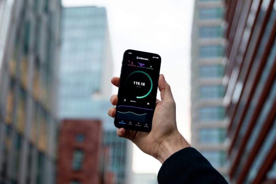 Jums tikrai nereikia aliuminio kepurėlių: ekspertai pasakė viską, ką reikėtų žinoti apie internete sklandančius 5G mitus