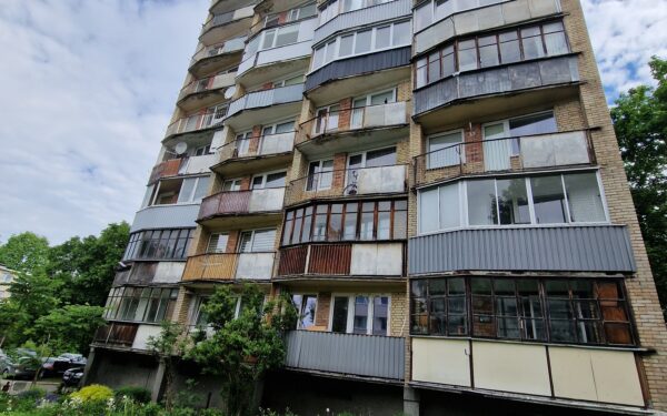 Bandoma atsakyti į klausimą, kodėl Lietuvoje per beveik du dešimtmečius renovuota tiek mažai daugiabučių, pateikiami pagrindiniai mitai