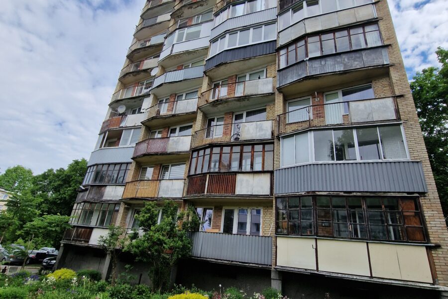 Bandoma atsakyti į klausimą, kodėl Lietuvoje per beveik du dešimtmečius renovuota tiek mažai daugiabučių, pateikiami pagrindiniai mitai