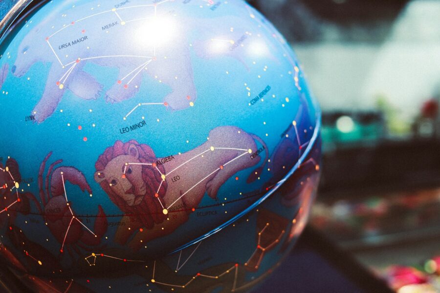 Vieni tuo tiki, kitiems – kelia juoką: ką apie Zodiako ženklus sako mokslas ir žinomi faktai, sužinokite, kas svarbiausia