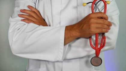 Kodėl verta pagerbti medikus kovo 12 dieną? Svarbūs faktai ir klaidingi įsitikinimai