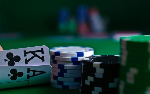 Pokeris – tai ne tik kortų žaidimas, bet ir proto mūšis: 10 patarimų, kaip išlikti aštriems ir nepalaužiamiems