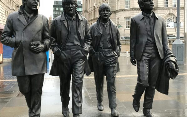 Neįtikėtini dienos faktai: amerikiečiai turi atlikti šią prievolę, kad išvengtų kosminio dydžio baudos ir įdomus „Beatles“ sutarčių punktas