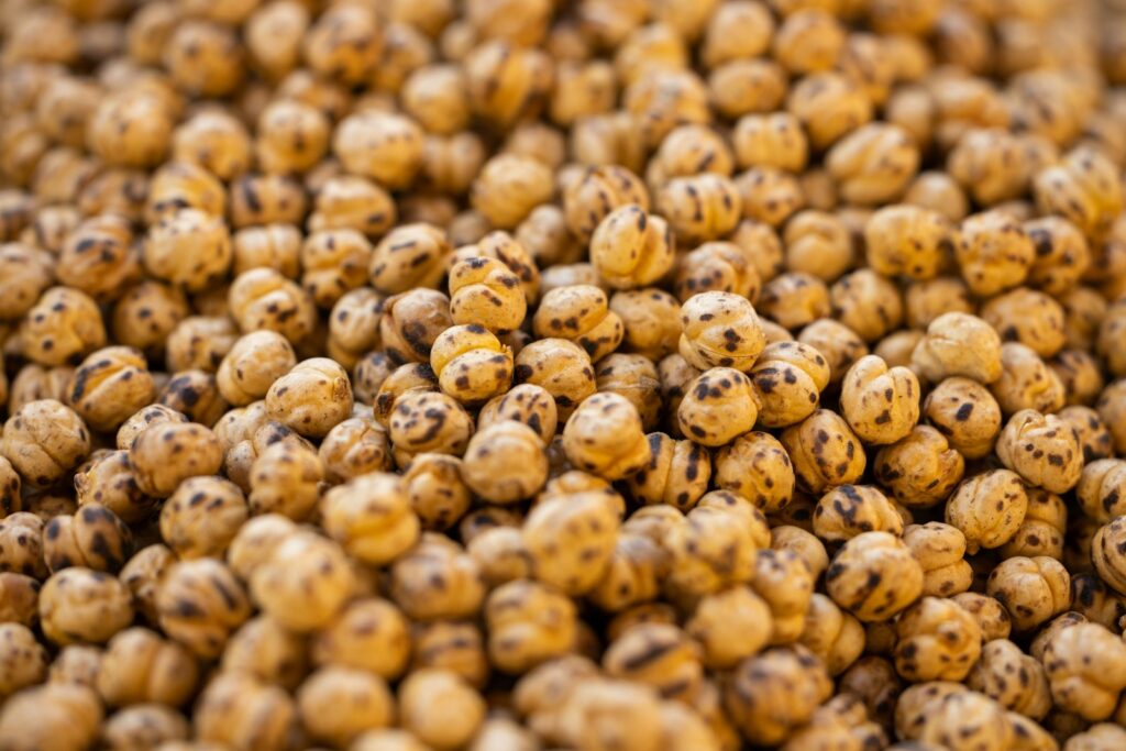 a close up of a bunch of brown and black speckles