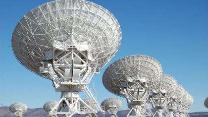Didžiausi Žemės radijo teleskopai: kaip milžiniški „ausys į kosmosą“ keičia mūsų supratimą apie Visatą