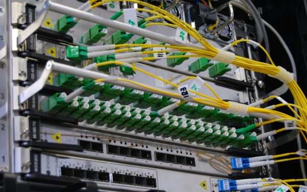 Greitis šviesolaidžiu: kaip laboratoriniai interneto rekordai pamažu artėja prie mūsų namų