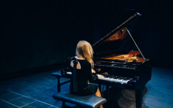 Ilgiausiai grojantys muzikantai: kaip žmonės treniruoja kūną ir protą kelių parų pasirodymams