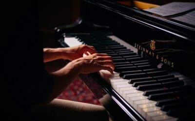 Ilgiausiai grojantys vienu prisėdimu: kaip maratoniniai pianistai tikrina ištvermę, atmintį ir susikaupimą