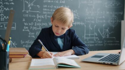 Jauniausi universitetų absolventai pasaulyje: ką sako vaikų genijų istorijos apie žmogaus galimybes