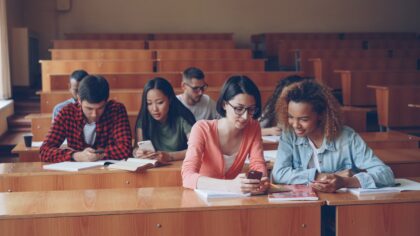 Jauniausių universitetų absolventų istorijos: kaip dalis vaikų studijas baigia dar nepradėję vidurinės
