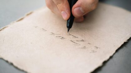 Ką išduoda rankos ir smegenys: keisti, bet moksliškai paaiškinami faktai apie mūsų rašyseną