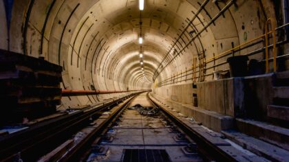 Kaip gimsta ir auga miestai po žeme: metro tuneliai, slapti koridoriai ir tai, ko nematome vaikščiodami gatvėmis