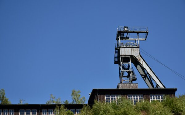 Kaip kuriamos giliausios kasyklų šachtos: inžineriniai sprendimai arti Žemės centro ir kas jose vyksta