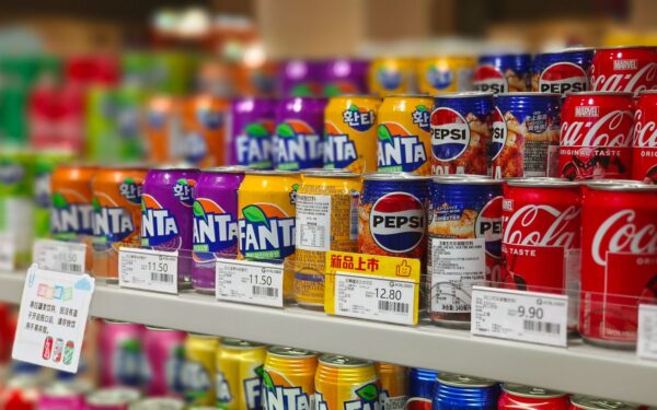Kiek skaičiai „meluoja“ parduotuvėje: kaip kainos apvalinimas veikia mūsų smegenis ir piniginę