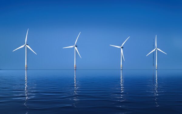 Vėjo turbinos už jūrų horizonto: kaip vandenynų parkai tampa pažangiausia atsinaujinančios energijos riba