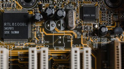Brandžiausi pasaulio procesoriai: kaip lėtesni, bet taupūs lustai tampa tyliais šiuolaikinės technikos lyderiais
