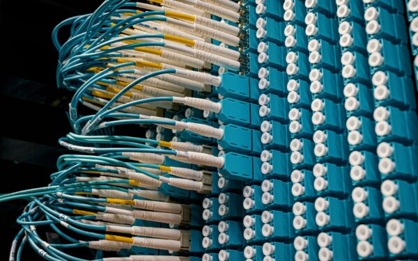 Greitesnis už akis: kaip šviesolaidžio ir lazerių rekordai permąsto interneto galimybių ribas
