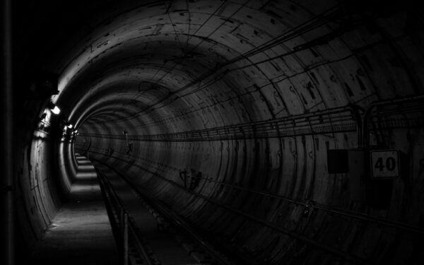 Greitis po žeme: kaip moderniausi tuneliai ir metro sistemos sprendžia didmiesčių spūsčių galvosūkį