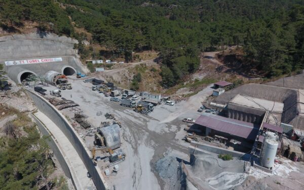 Ilgiausi tuneliai po kalnais ir jūromis: kaip rekordiniai projektai keičia susisiekimo žemėlapį