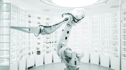Mikroschemų gamyklos kaip milžiniški robotai: kaip veikia vieni sudėtingiausių žmonijos statinių