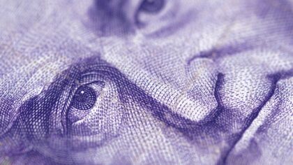 Nematomi skaičiai ant banknotų ir paslaptingi ženklai ant monetų: kokias žinutes slepia mūsų pinigai