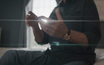 Paslaptingi telefoniniai skambučiai į save: kodėl žmonės visame pasaulyje siunčia žinutes iš ateities