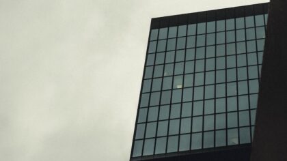 Ploniausi pasaulio dangoraižių fasadai: kaip dvigubi stiklo apvalkalai muša energinio efektyvumo rekordus