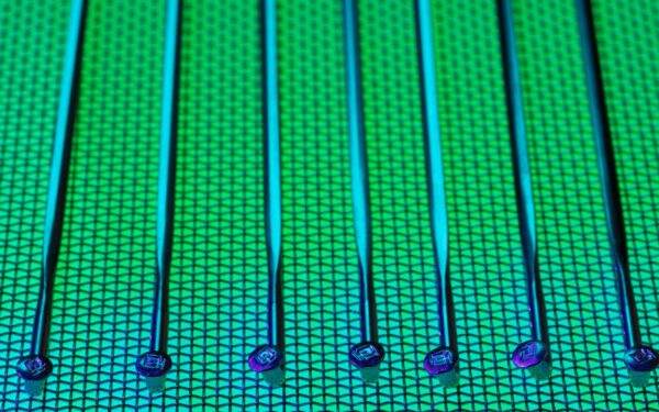 Ploniausi pasaulyje lustai ir nanometrų riba: kuo ši tyliai vykstanti varžybų fazė lemia technologijų ateitį